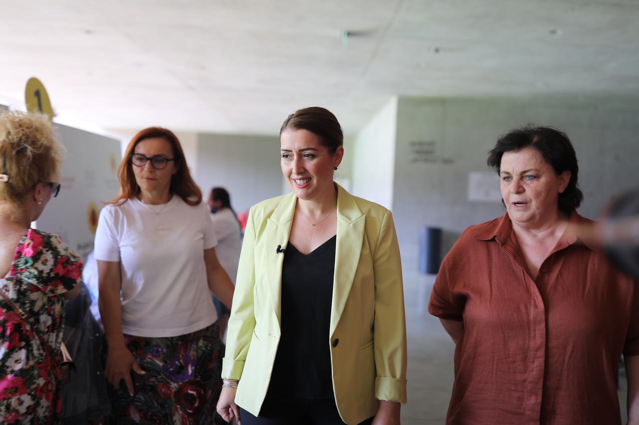 “Hapim fashën për punonjësit e institucioneve në kontakt direkt me qytetarët”