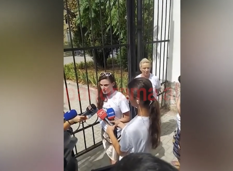 B..tha është e jotja, karrigja jo! Aktorët nuk priten në ministrinë e Kulturës për Teatrin. Debat mes tyre dhe Margaritit