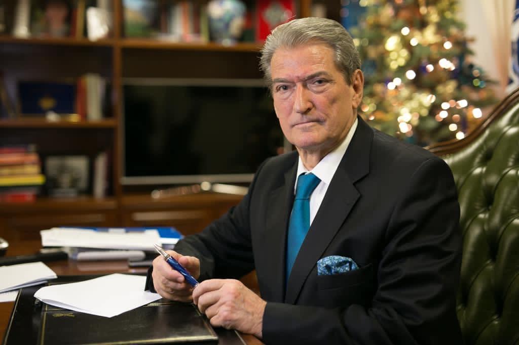 Reagon Berisha: Kim kërkoi që unë të mos hyj në Parlament, i kërkoj të bëjë transparencën e marrëveshjes mes KLGJ dhe institutit të Delina Ficos