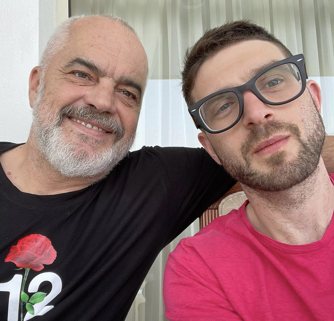 Soros, sa shumë kohë shpenzon me Ramën dhe Veliaj, tani është në plazh me kryeministrin