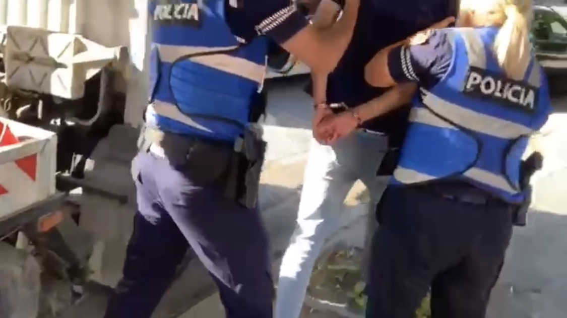 DURRËS/ Kapen mina me celular, do shiteshin 6000 euro copa