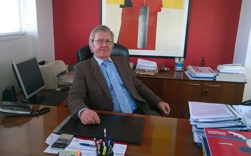 Humb jetën ish zyrtari i PD-së, mjek i njohur dhe kryetari i parë i degës