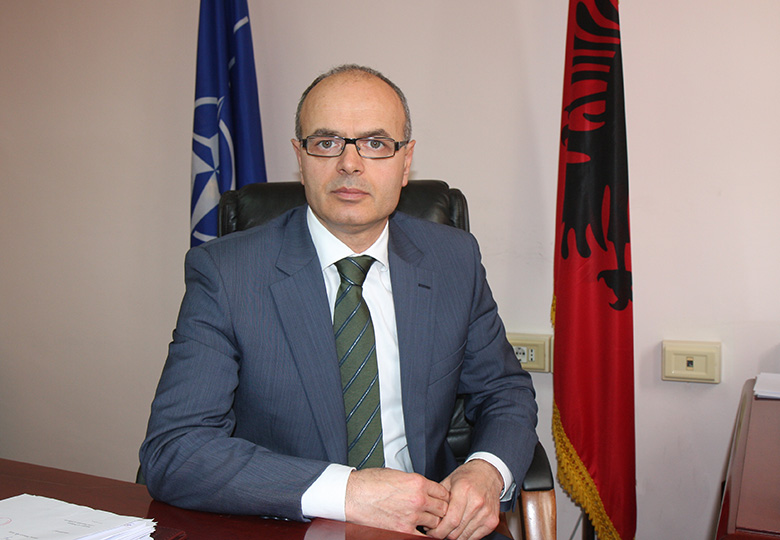 Deputeti socialist i Fierit bën njoftimin e frikshëm: Krimi po pushton financat publike, fitojnë tendera, kërcënojnë pushtetarët dhe rivalët në biznes