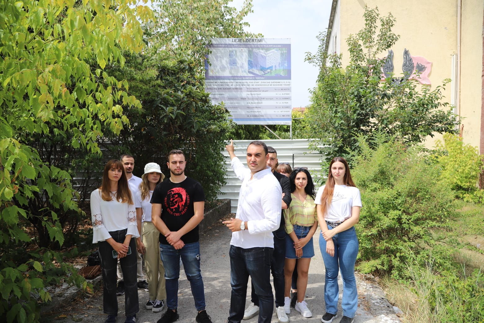 Ndërtimi te Garda i hotelit 14 katësh, PD: Tallje me qytetarët, Po betonizohet çdo hapësirë publike