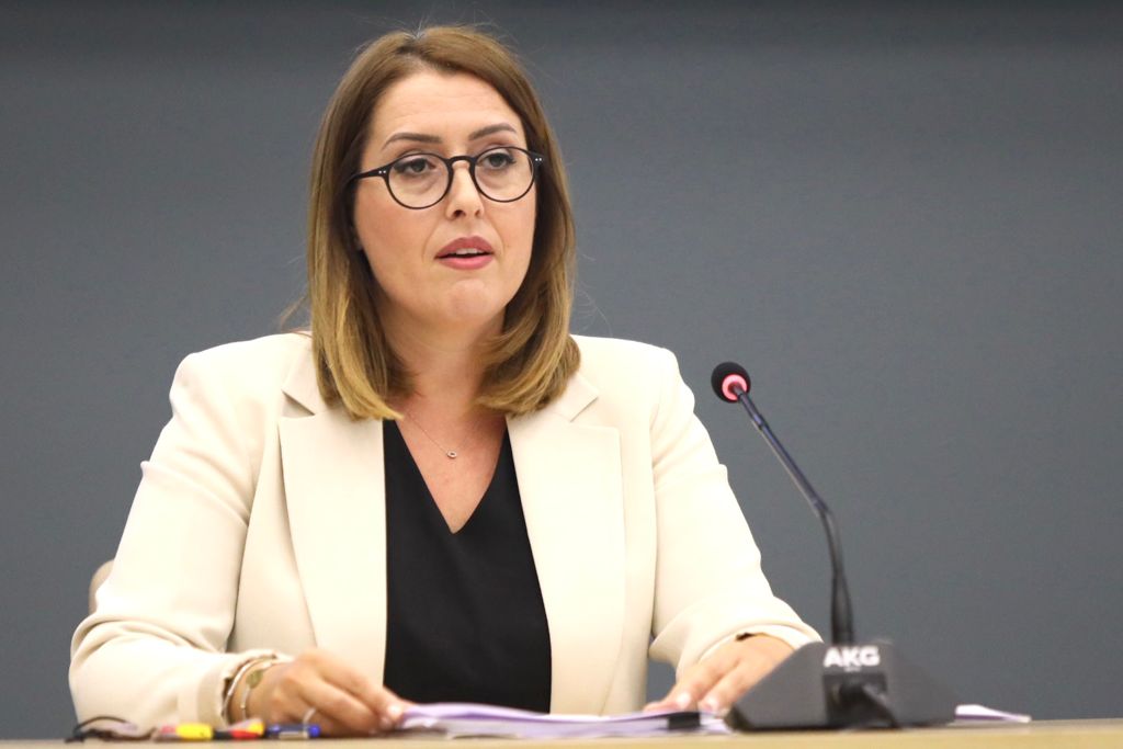 Manastirliu: Shtatori muaj i hapur, vaksinimi me detyrim për disa kategori