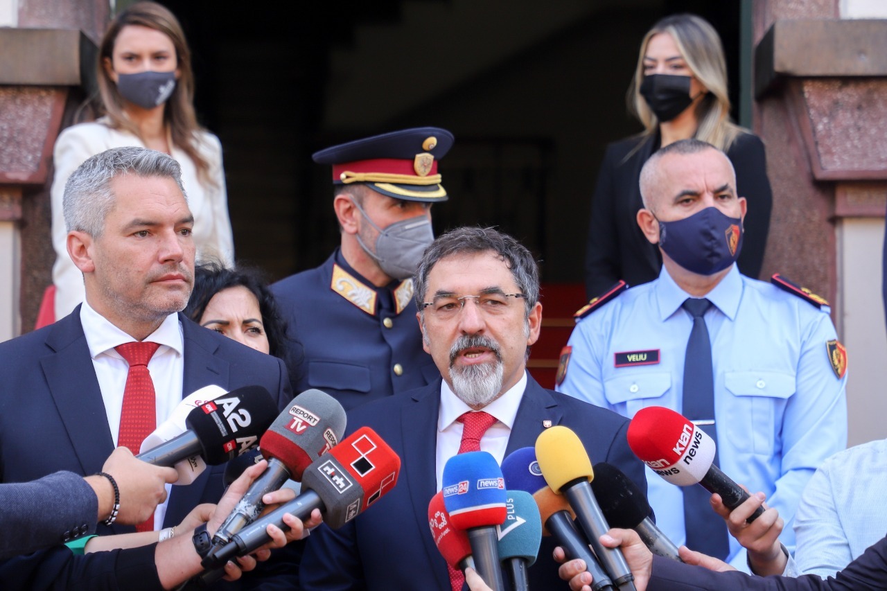 Çuçi me homologun austriak: Zhdukëm kanabisin, çmimi është rritur shumëfish pasi mungon