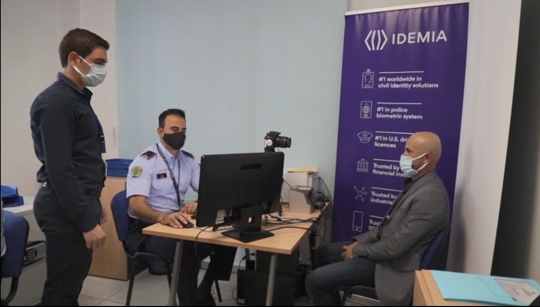 Lejeqëndrimi me të dhëna biometrike për të huajt në Shqipëri. 30 ditë kohë për t’u paraqitur në zyrat e aplikimit