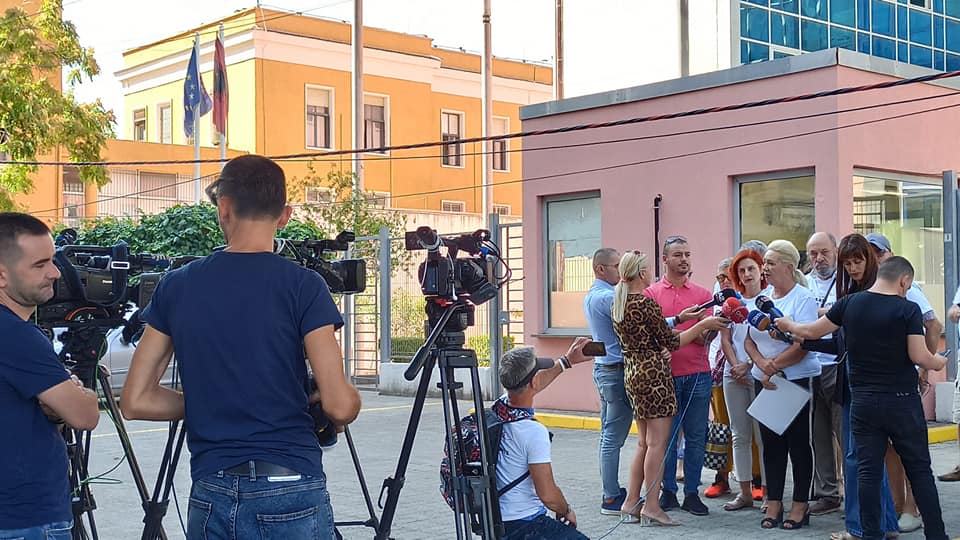 Aleanca për Mbrojtjen e Teatrit, presion Metës: Mos dekreto Ramën dhe dy ministra. Ja arsyet