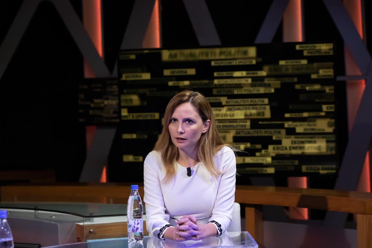 OSHEE çoi paratë shqiptarëve në parajsa fiskale, Nënkryetarja e PD, Jorida Tabaku: Kompanitë offshore nuk duhet ti afrohen parave publike!