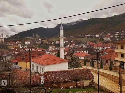 Kapet sasi e madhe kanabisi në Hudënisht, paketuar për Maqedoninë e Veriut