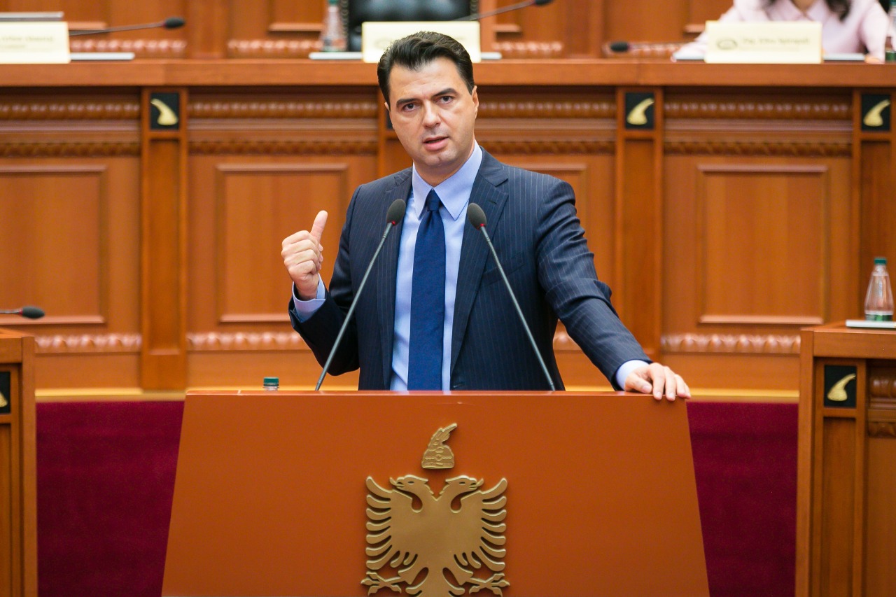 Akuza e Bashës për blerjen e mediave nga qeveria: Kronikat e mediave blihen me paratë e korrupsionit dhe të oligarkëve