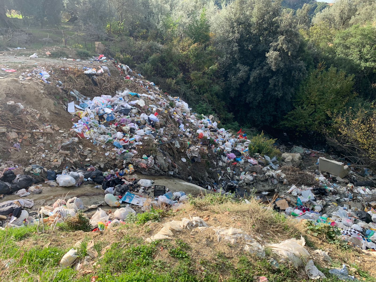 Fshati Linze mbytet nga plehrat, asnjë masëparandaluse nga Bashkia