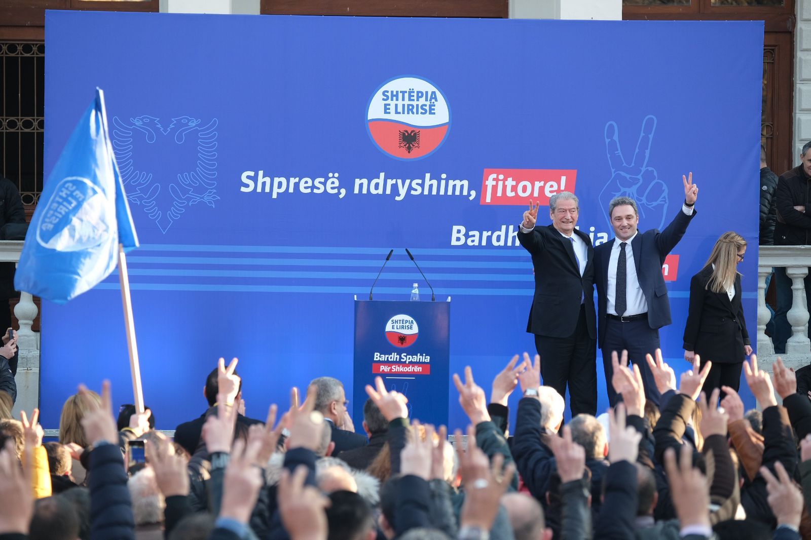 Berisha prezanton Bardh Spahinë në Shkodër, takim masiv. Këshilla për kandidatin e Bashës