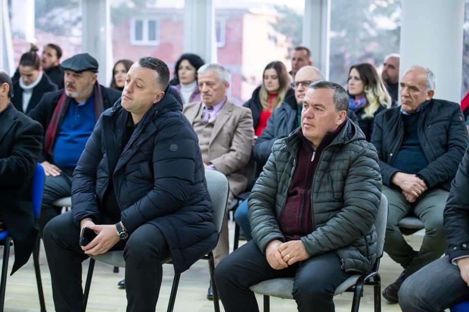 Qeveria në Dibër, fushatë për PS me paratë publike, 2 ministra dhe dhjetra zyrtarë të tjerë