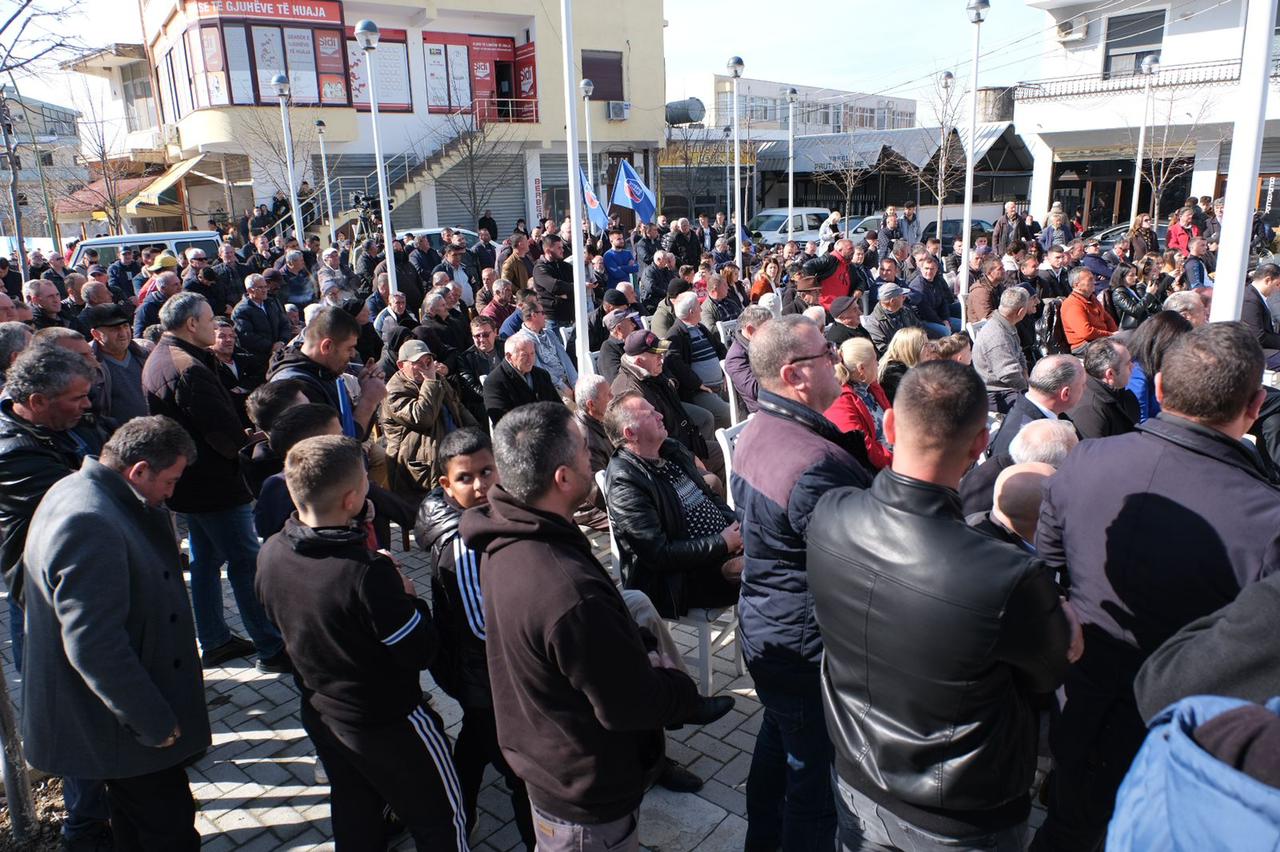 Berisha në Rrogozhinë: “Janë zgjedhje lokale por rëndësia është kombëtare”