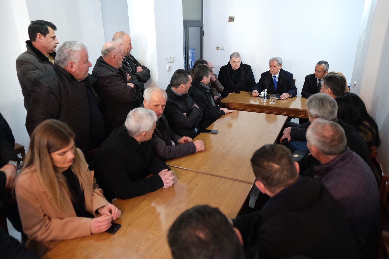 Berisha me stafin elektoral në Dibër, kërkon përfshirjen masive të të rinjve në fushatë