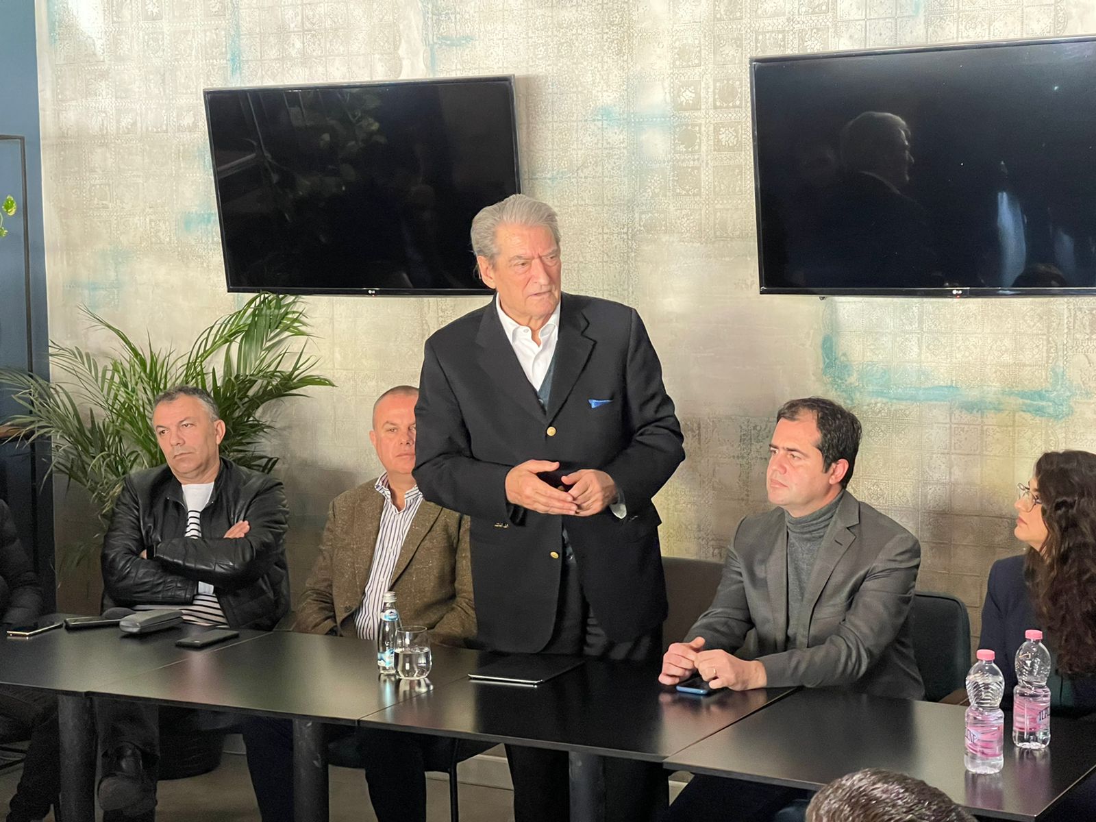 Berisha, takime intensive me strukturat e PD në Durrës