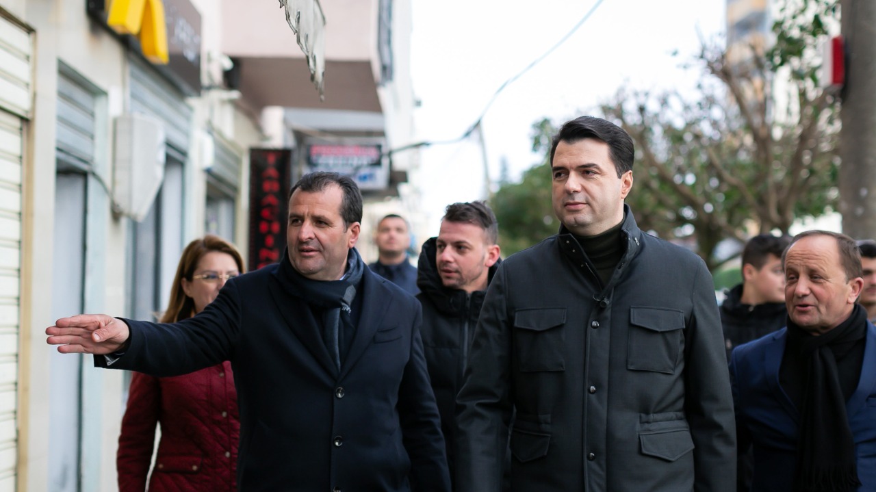 Rrogozhina, njerëzit të mbytur në halle, Basha premton ndryshim