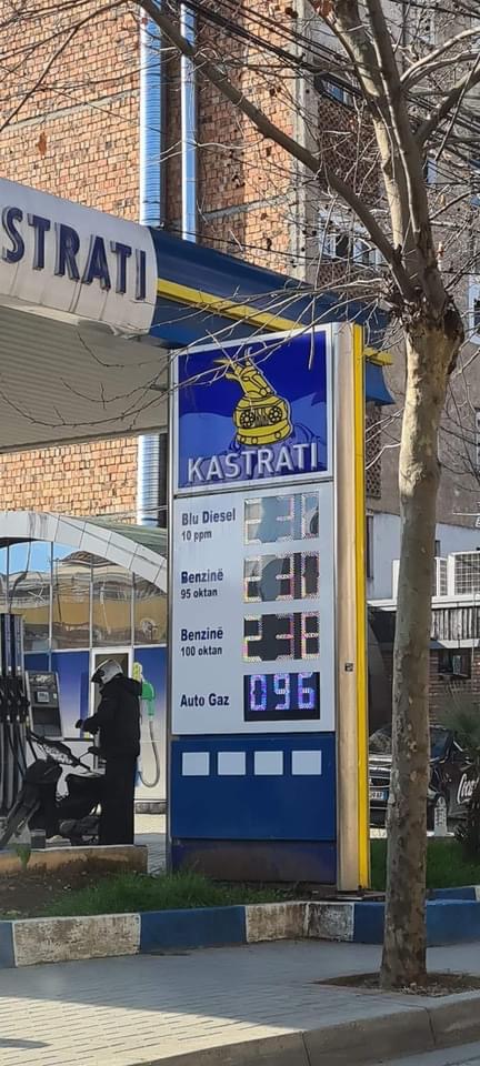 Karteli i naftës në Shqipëri bën litrin 2300 lekë, të gjitha kompanitë në të njëjtën kohë