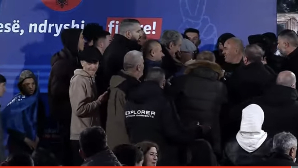 Loja e Ramës me fasadëopozitën e Bashës, është lojë kundër lirive tona