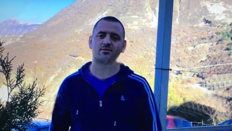 Del foto e Iljaz Calit, u qëllua mbrëmë në autostradën Tiranë Durrës