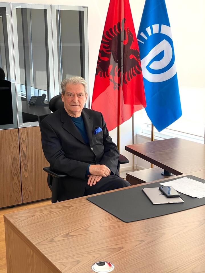 FOTO/ Pamje nga zyra e re e Berishës në PD