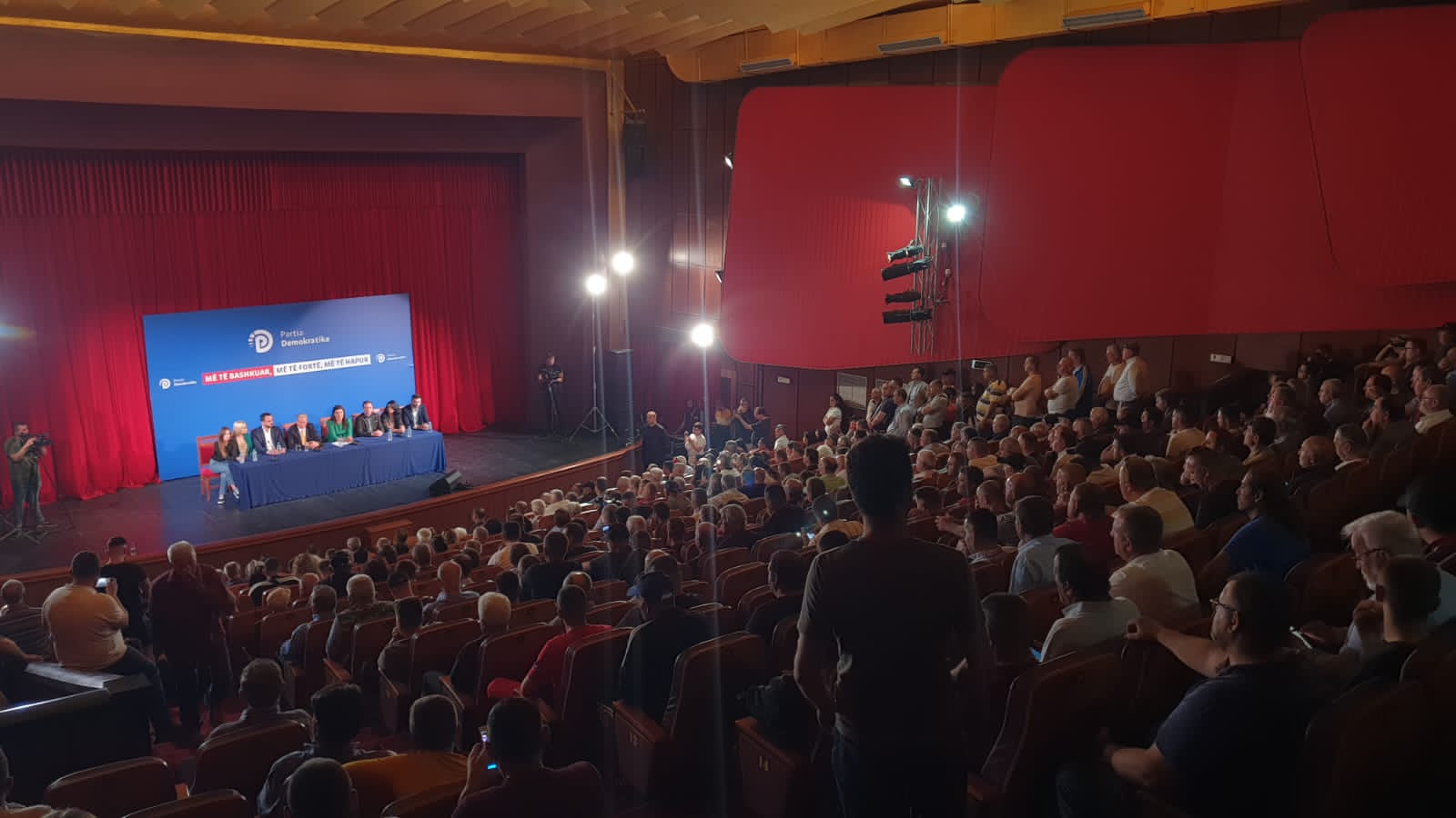 Berisha në Fier, kush iu bashkua në panel. Premtimi i fortë i ish kryeministrit