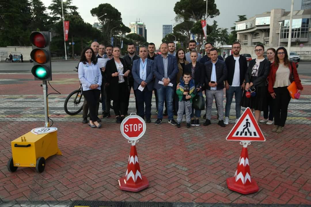 Gazetarët e kronikës, protestë pas aksidentit te Rruga e Kavajës