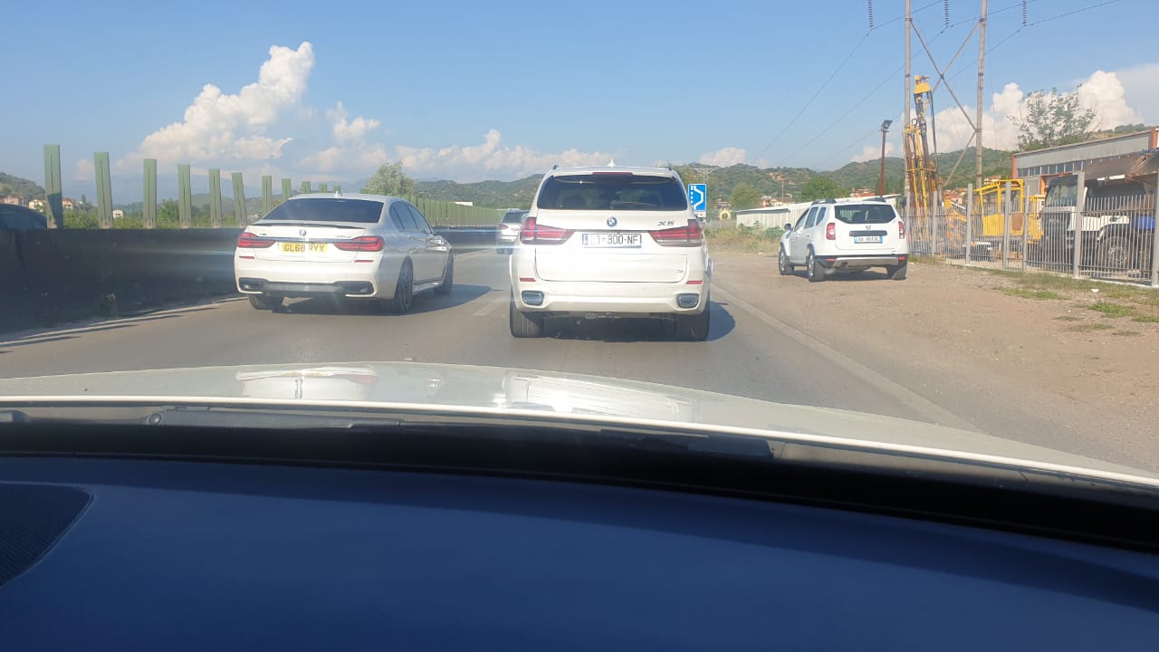Supertrafik në autostradën Durrës-Tiranë. Bllokim në Marikaj