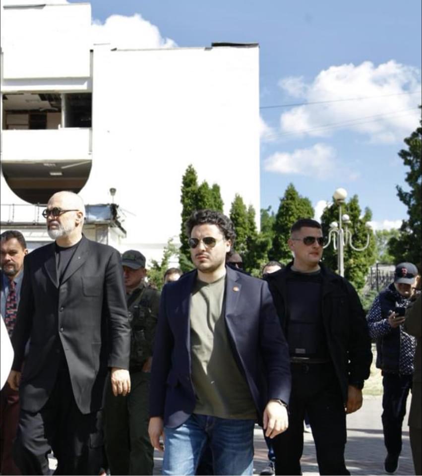 FOTOGALERI/ Ndërsa Rama ‘digjet’ në Kiev ja çfarë bën Belinda në Tiranë