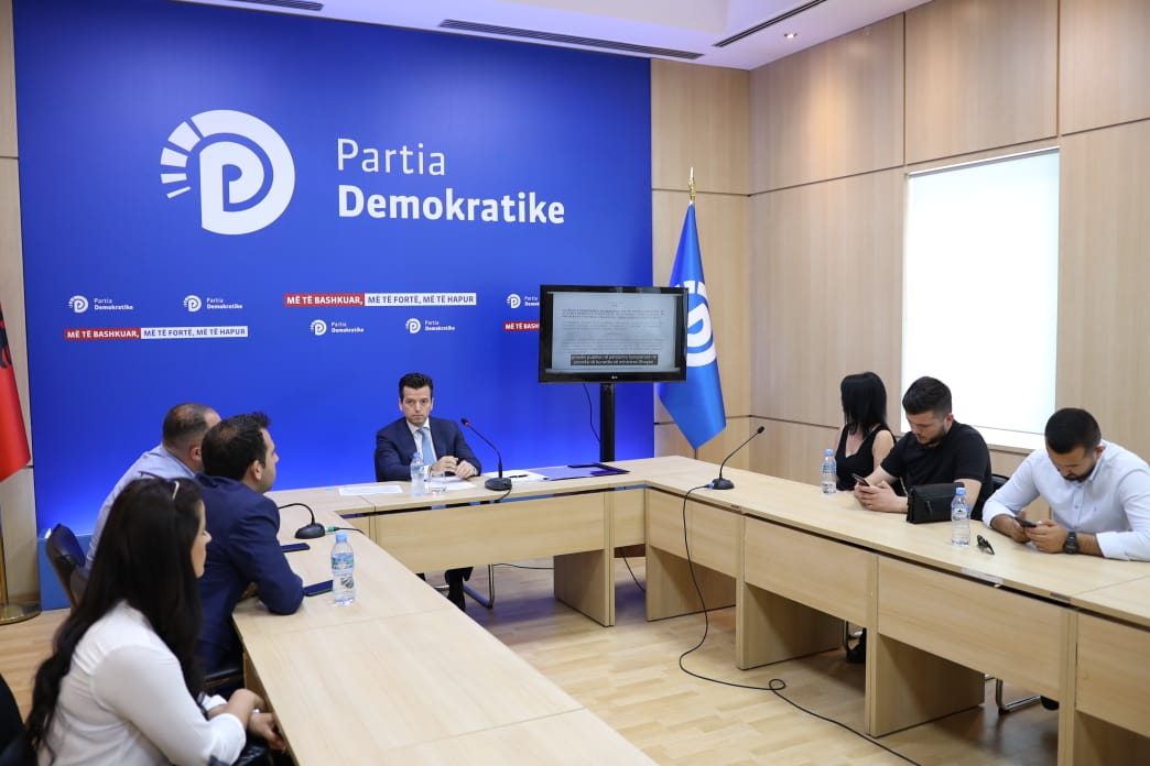 Agron Shehaj lajmëron nismën për heqjen e mandatit të deputetes për ministren