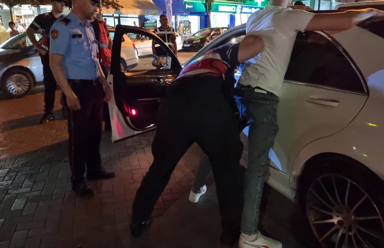 Policia zbarkoi në Elbasan, ja cilat makina kontrollohen me detaje