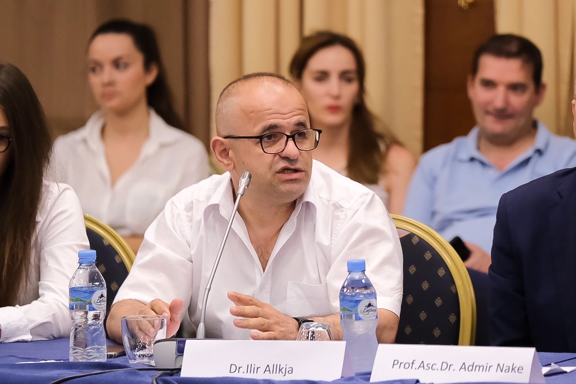 Berisha, tryezë me mjekët, mjeku Xhepa: Rrezikojnë që të largohen edhe studentët e specializantët drejt perëndimit