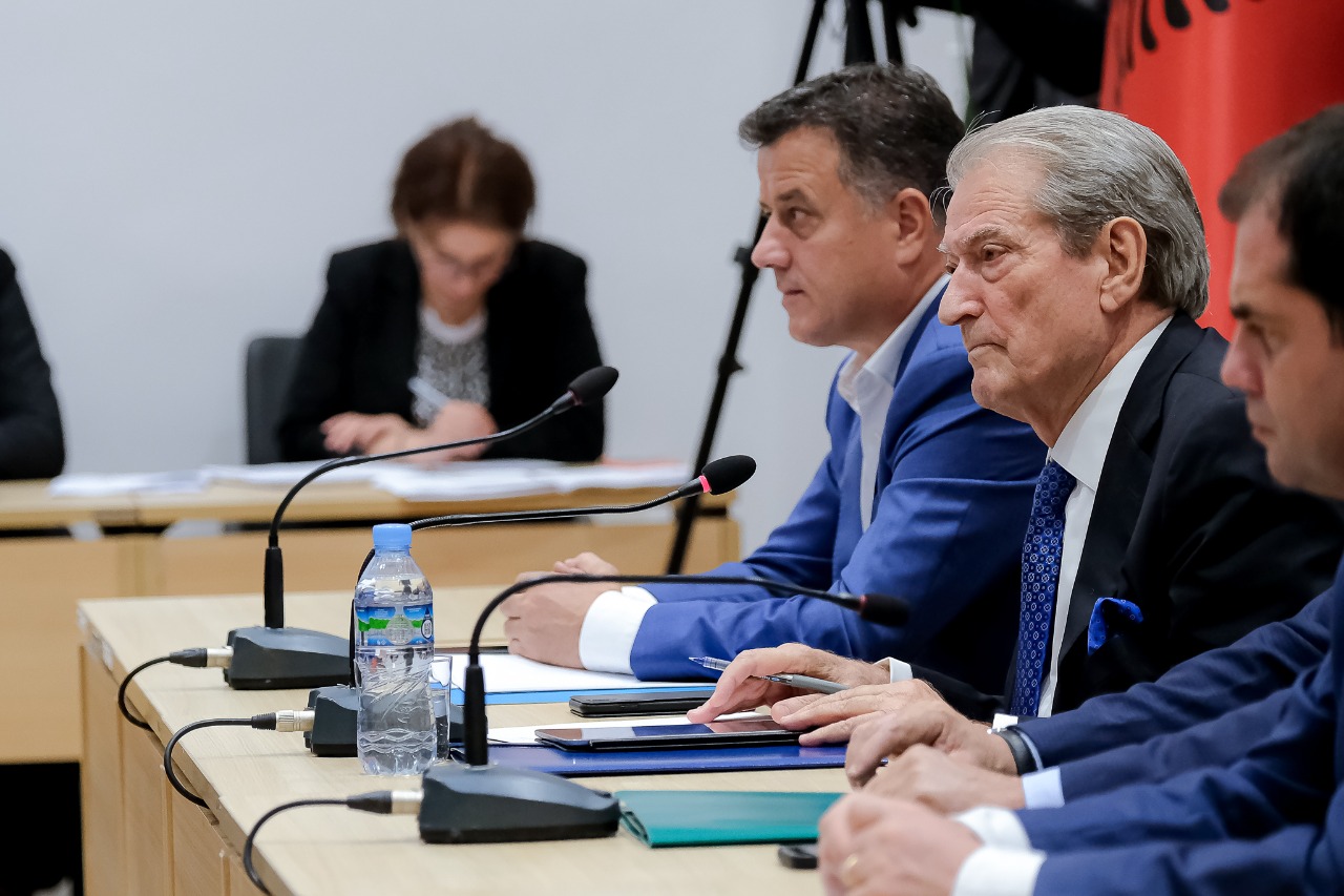 Berisha për ‘lobimin rus’: Tri gjera që duhet ti keni parasysh