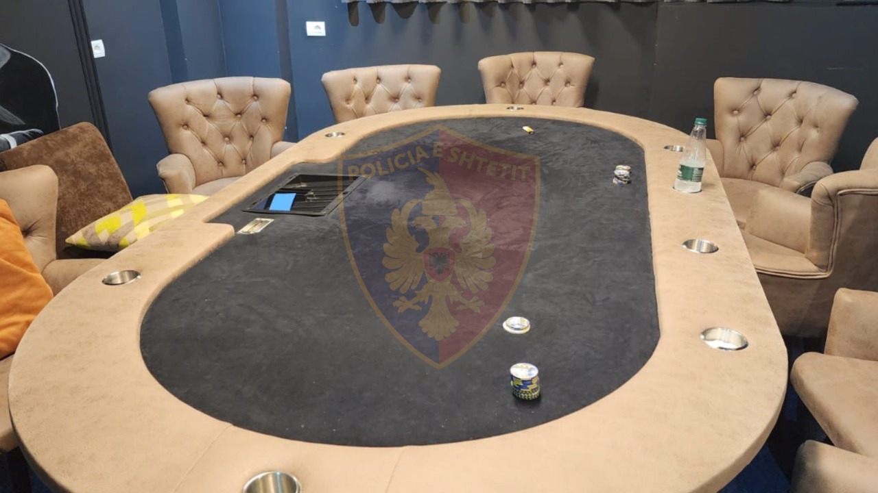 Zbulohet kazino ilegale në Tiranë, 17 persona në pranga