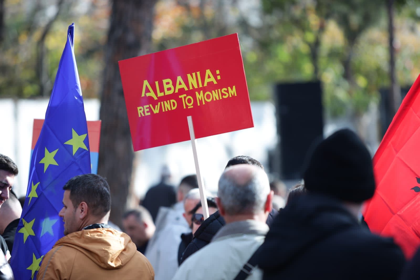 FOTO&VIDEO/ Shpërthen Bulevardi, nis protesta e opozitës
