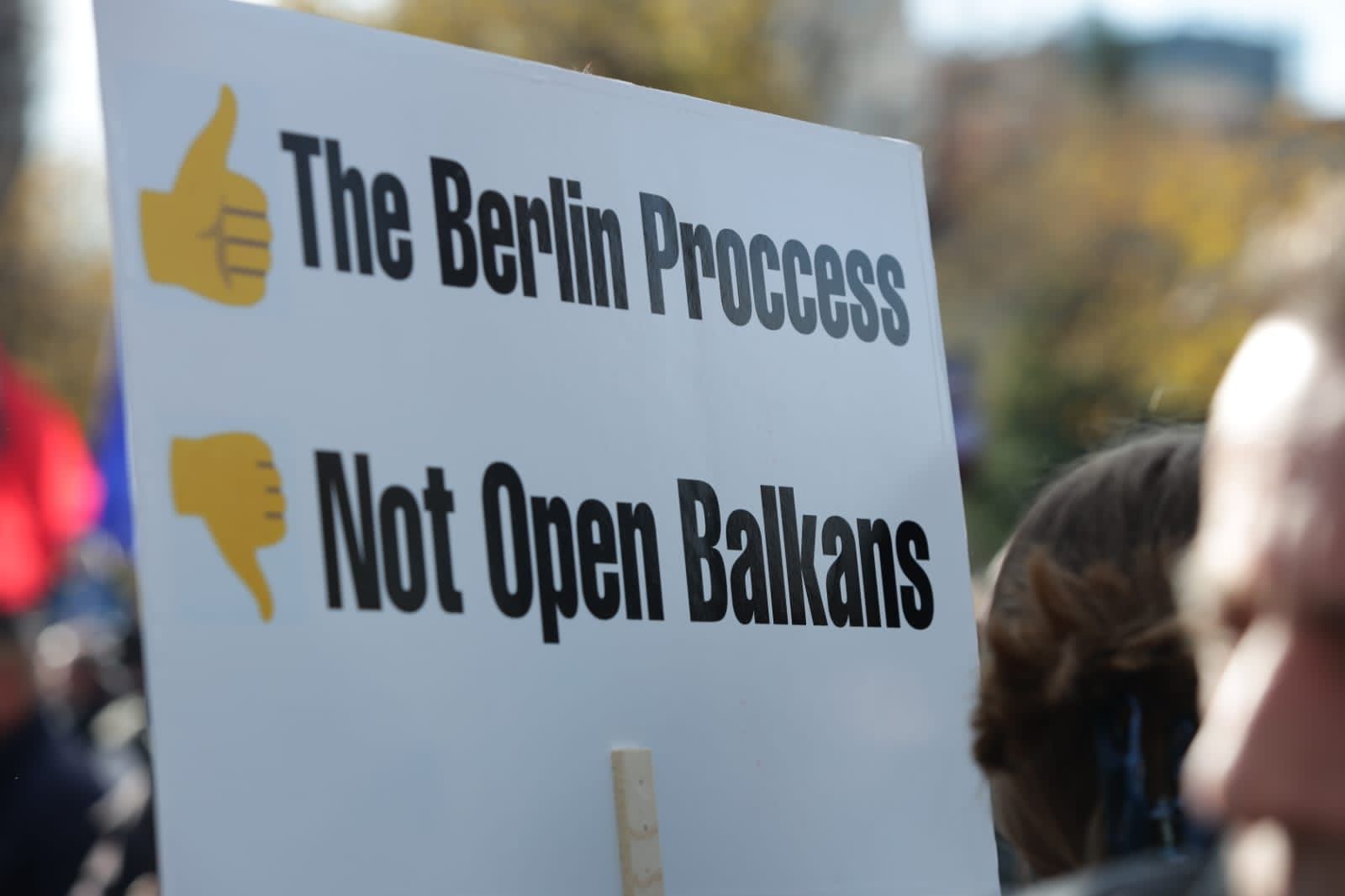 FOTO&VIDEO/ Shpërthen Bulevardi, nis protesta e opozitës