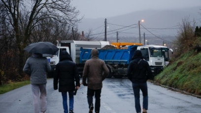 Tensionet në veri të Kosovës, si po reagon Prishtina dhe ndërkombëtarët ndaj Beogradit