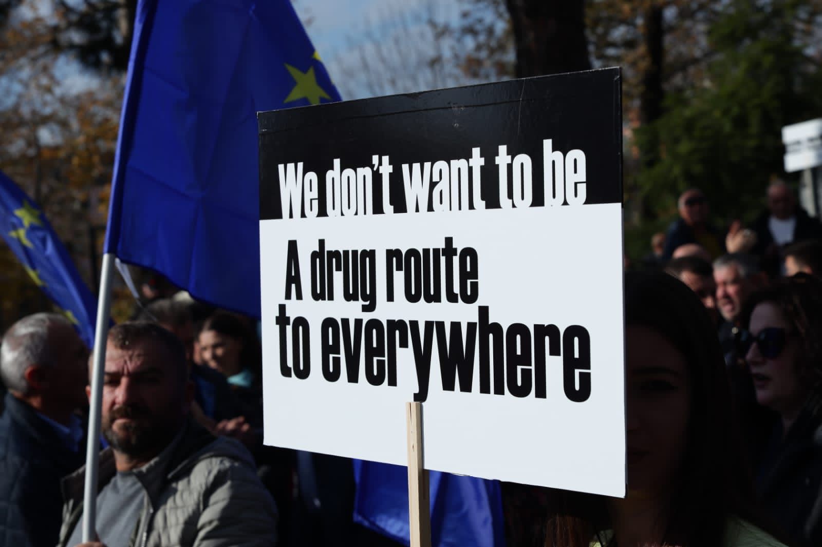 FOTO&VIDEO/ Shpërthen Bulevardi, nis protesta e opozitës