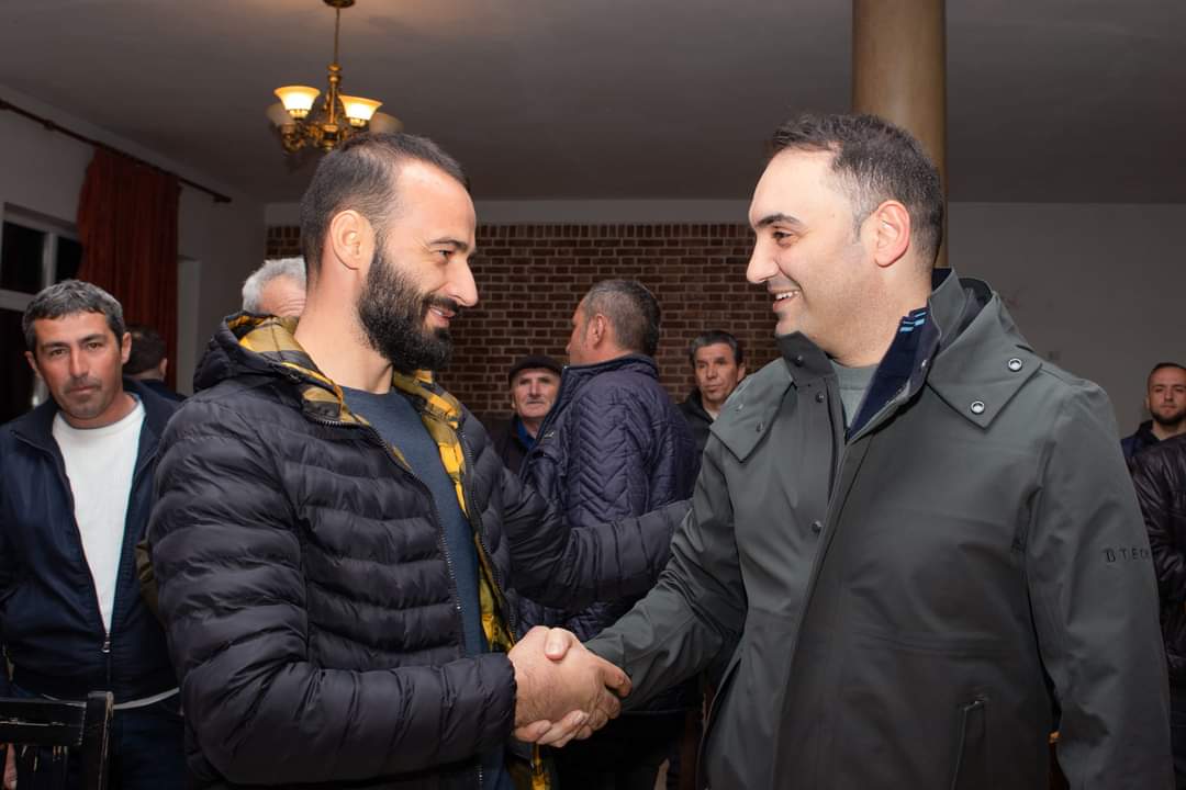 Kandidati për Bashkinë e Tiranës Belind Këlliçi takim me banorët në Farkë: Do të rikthehemi me një paketë zgjidhjesh afatshkurtra