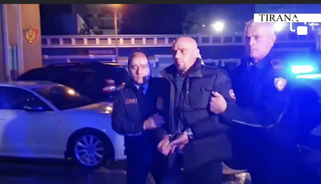 Detaje të reja, Hutrës i mbaruan fishekët dhe gruan e vjehrrën i qëlloi me thikë