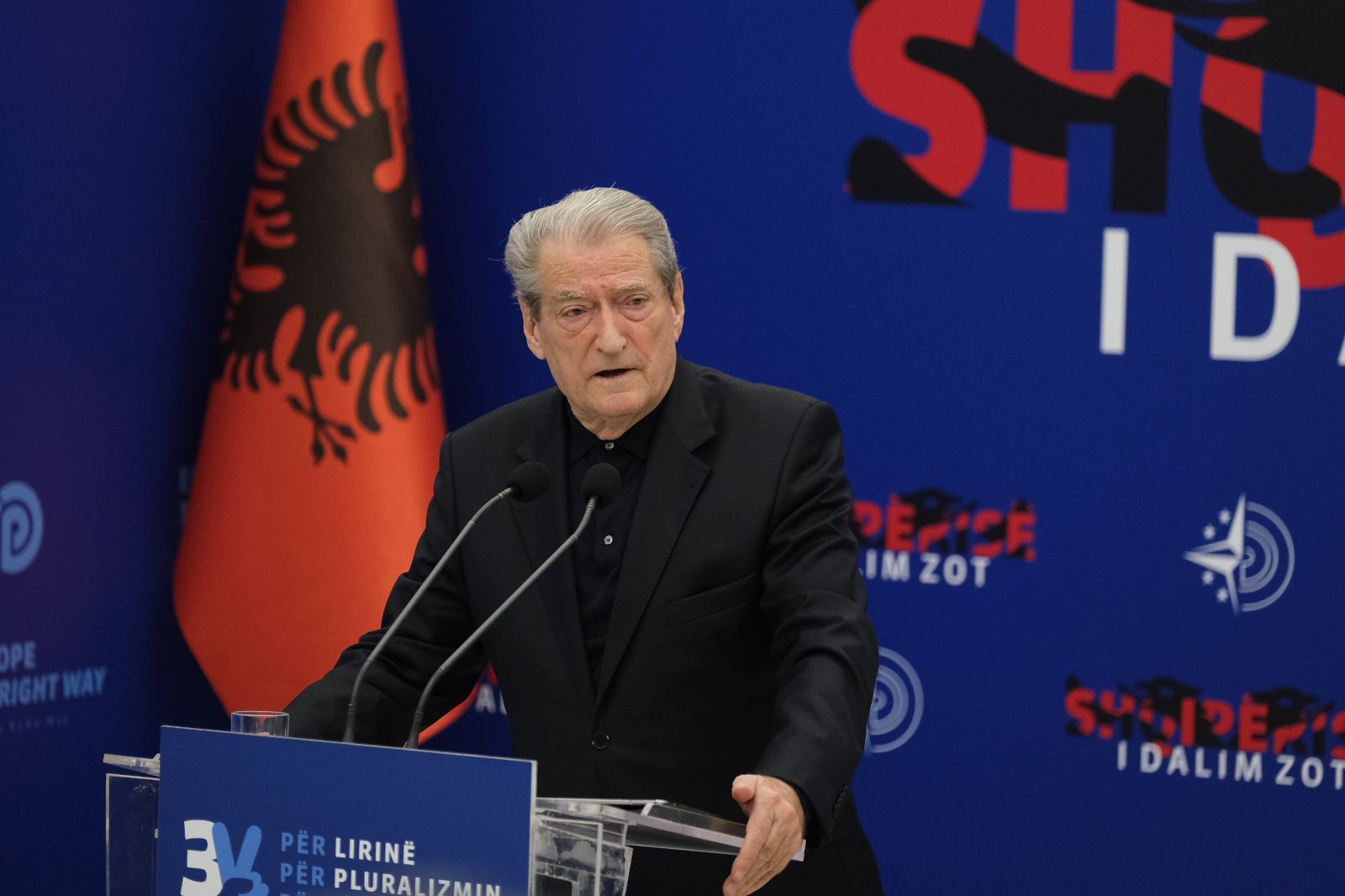 Berisha: Sot tre gjykatës lexuan vendimin e përgatitur në zyrën e Edi Ramës, duke vrarë pluralizmin