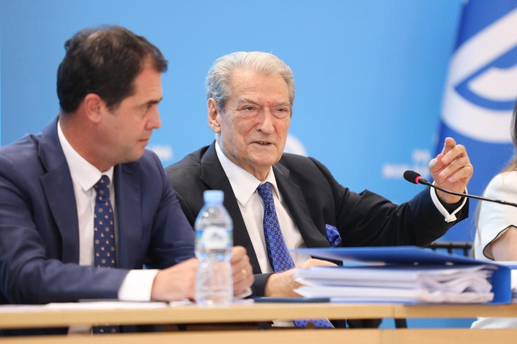 PD prezanton raportin mbi manipulimet e zgjedhjeve të 14 Majit nga qeveria