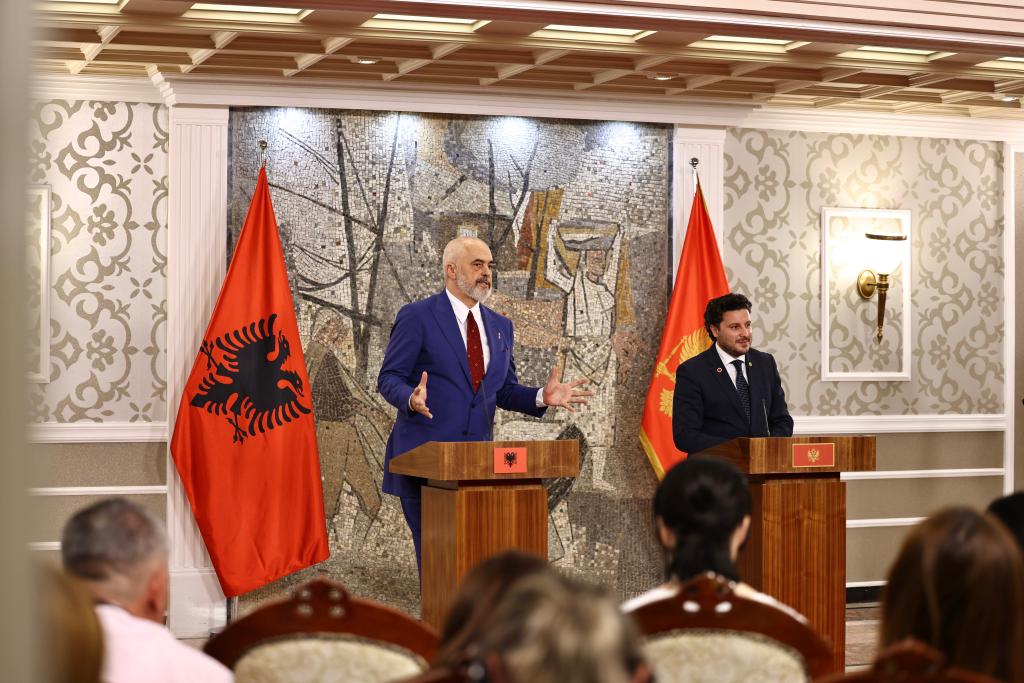 Edi Rama nuk ndal sulmet ndaj Kurtit as në Podgoricë: Si Oso Kuka, është mbyllë në kullë…!