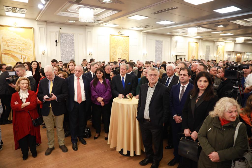 PD feston 33 vjetorin, thirrje shqiptarëve të përfshihen në mosbindjen civile