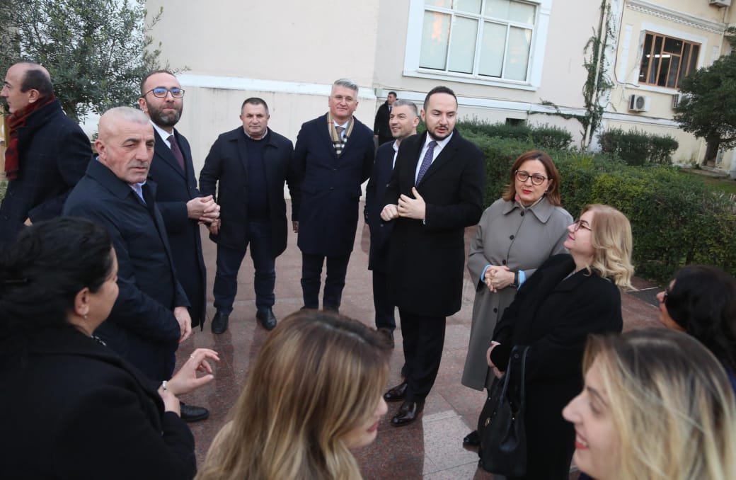 Protestë e madhe te Parlamenti, Edi Rama vë gardën të ndalë deputetët e opozitës