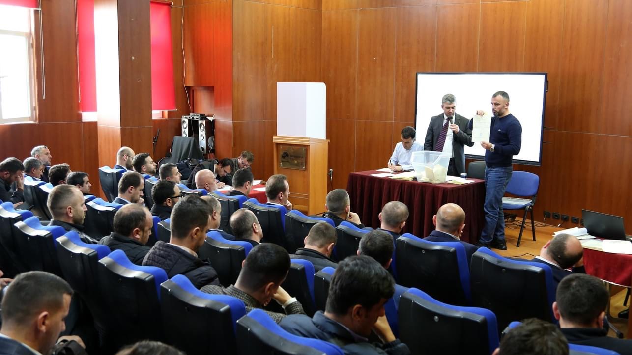 Rizgjidhet sërish në krye të KMSH, Bujar Spahiu. Xhamia e Tiranës larg inagurimit