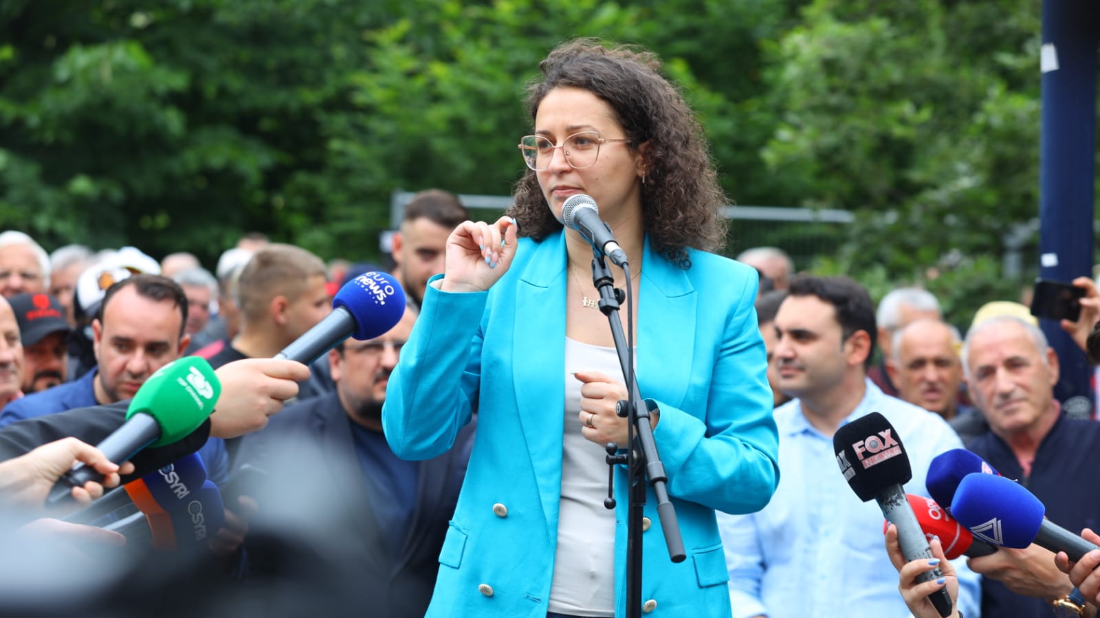 Dorëheqje Veliajt, protesta bën tym bashkinë. “SPAK, ose arreston Erionin, ose shemb reformën në drejtësi”
