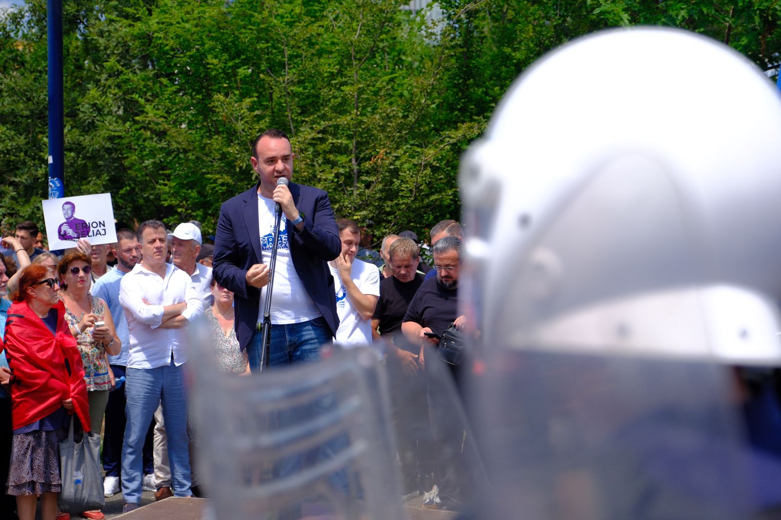 Protesta e 14 para bashkisë së Tiranës: Veliaj të ikë me pranga