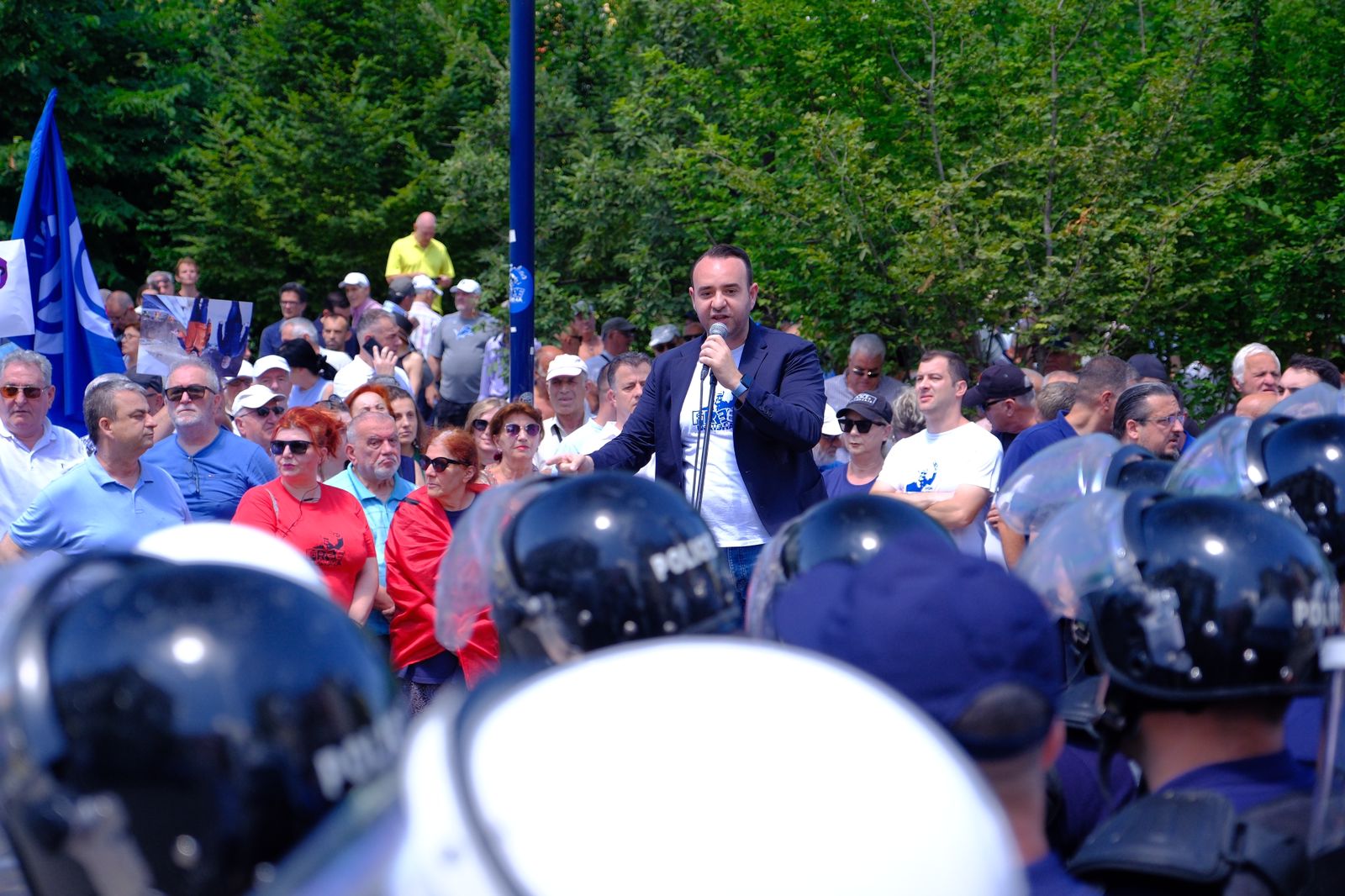 Protesta e 14 para bashkisë së Tiranës: Veliaj të ikë me pranga